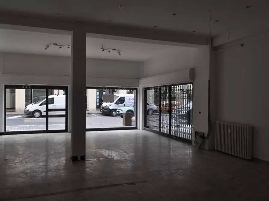 Immagine 10 di Locale commerciale in vendita  in via spezia 49 a Collecchio