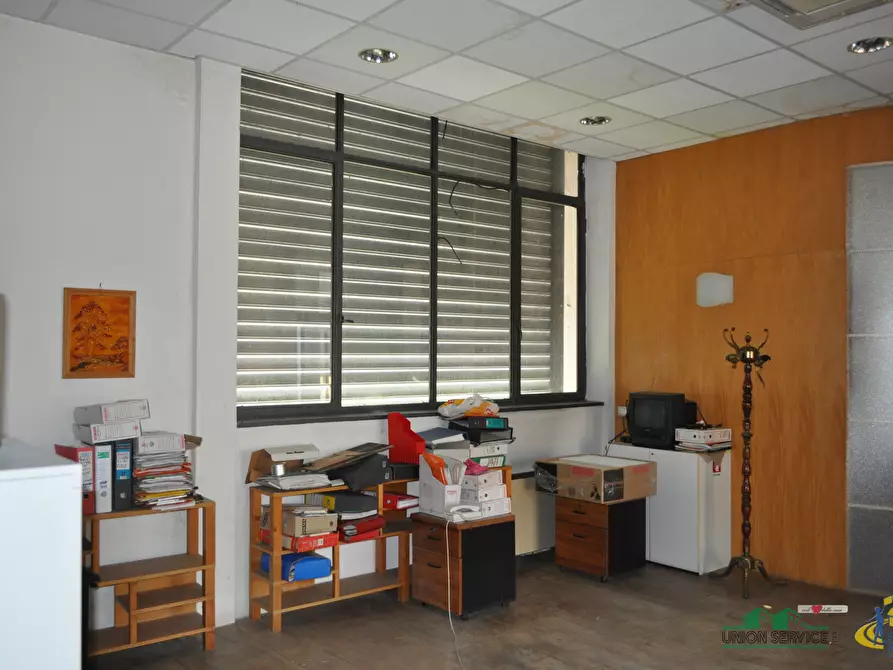 Immagine 20 di Locale commerciale in vendita  in Piazza Caduti di Superga a Parma