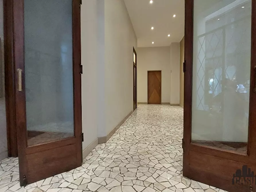 Immagine 20 di Ufficio in vendita  a Parma
