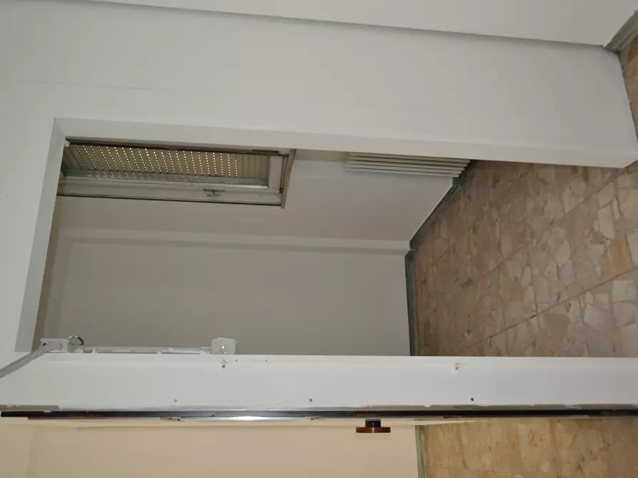 Immagine 14 di Locale commerciale in vendita  in via spezia 49 a Collecchio