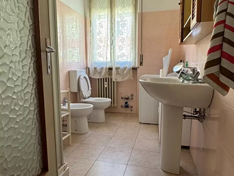 Immagine 10 di Trilocale in vendita  in Strada Luigi Carlo Farini 70 a Parma