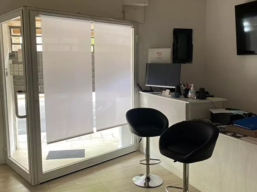 Immagine 11 di Locale commerciale in vendita  in C.SO UMBERTO I 448 a Modica