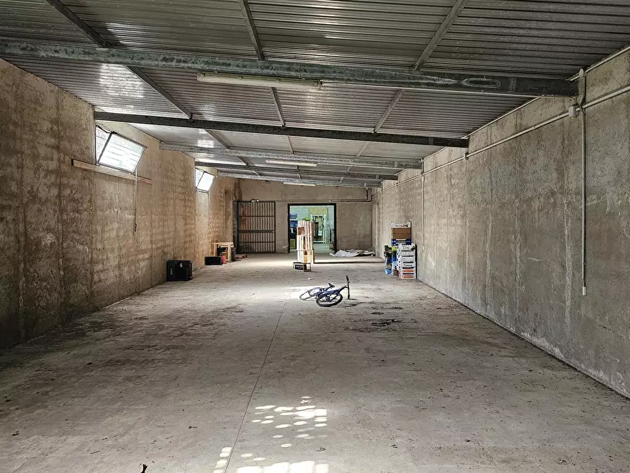 Immagine 14 di Magazzino in vendita  in Via Ferro di Cavallo 94/1 a Scicli