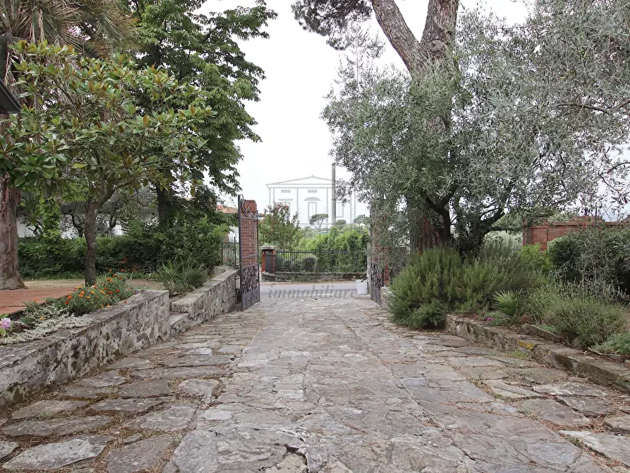 Immagine 46 di Villa in vendita  in Via della Chiesa di Gragnano a Capannori