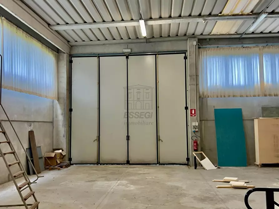 Immagine 3 di Attività artigianale in vendita  in Via di Caprino a Porcari