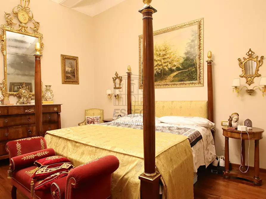 Immagine 12 di Appartamento in vendita  in Piazza San Michele 10 a Lucca