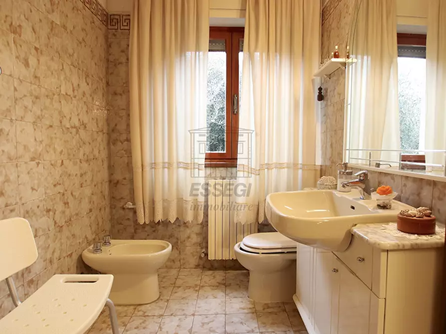 Immagine 13 di Villa in vendita  in Viale G. Puccini 1718 a Lucca