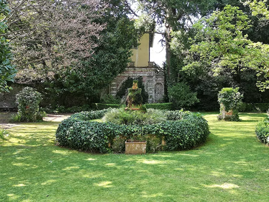 Immagine 5 di Villa in vendita  in Via di Vorno a Capannori