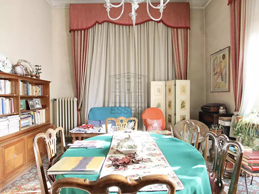 Immagine 2 di Villa in vendita  a Lucca