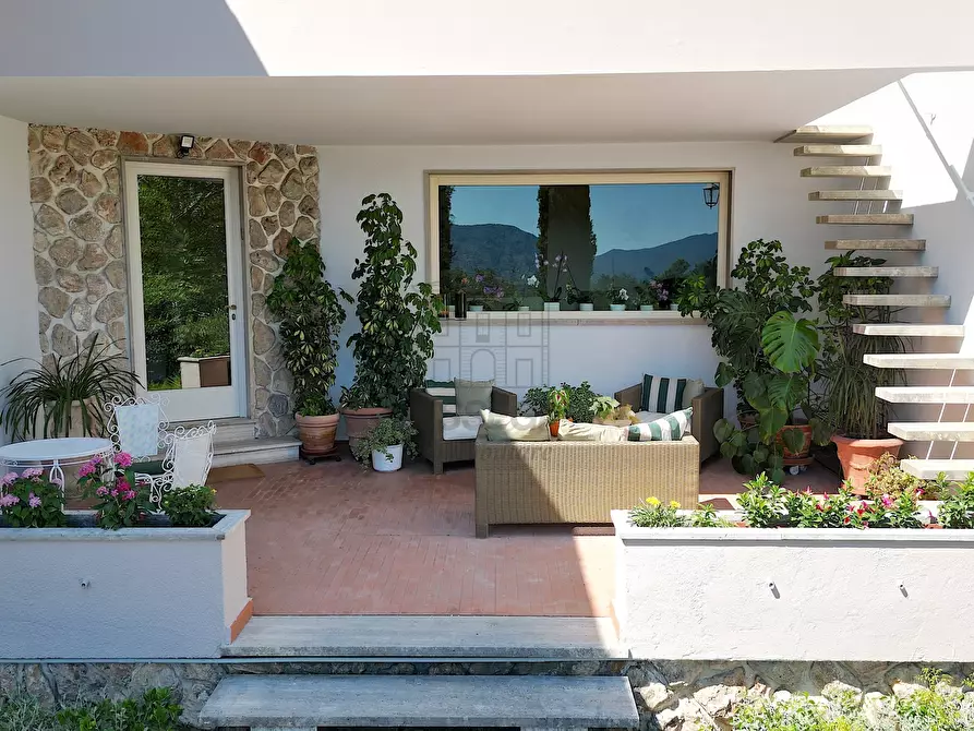 Immagine 5 di Villa in vendita  in Via dei Poveri Vecchi 749 a Lucca