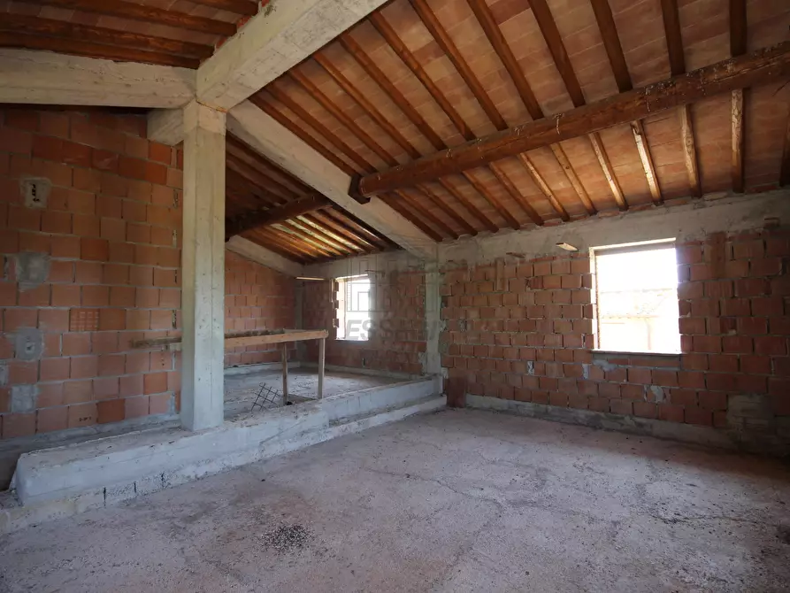Immagine 25 di Rustico / casale in vendita  a Lucca