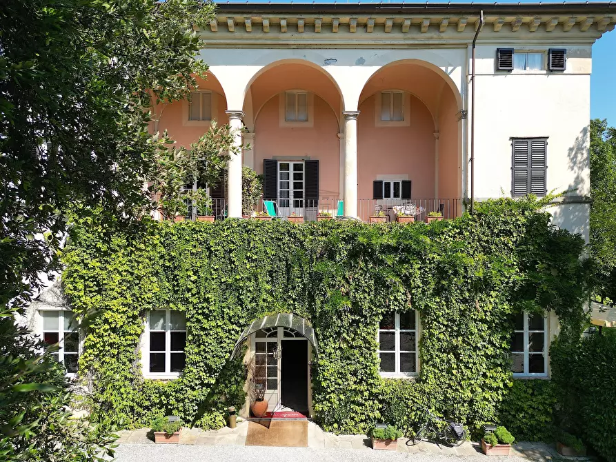 Immagine 5 di Villa in vendita  in Via della Pollicchia 50 a Lucca