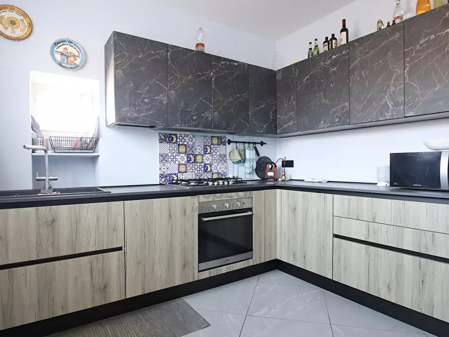 Immagine 10 di Appartamento in vendita  in Piazza del Salvatore 7 a Lucca