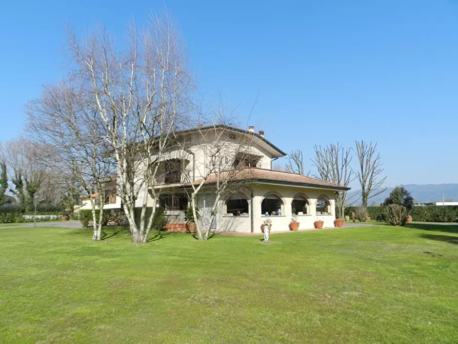Immagine 4 di Villa in vendita  in Traversa II Via Vecchia Pesciatina 84 a Lucca