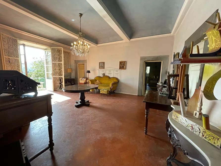 Immagine 11 di Villa in vendita  a Lucca