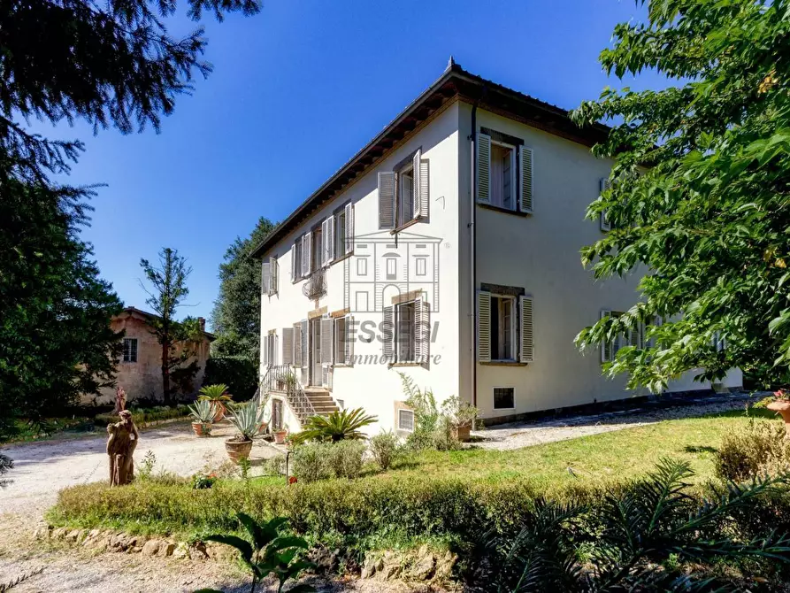 Immagine 3 di Villa in vendita  in Via della Chiesa VII 351 a Lucca