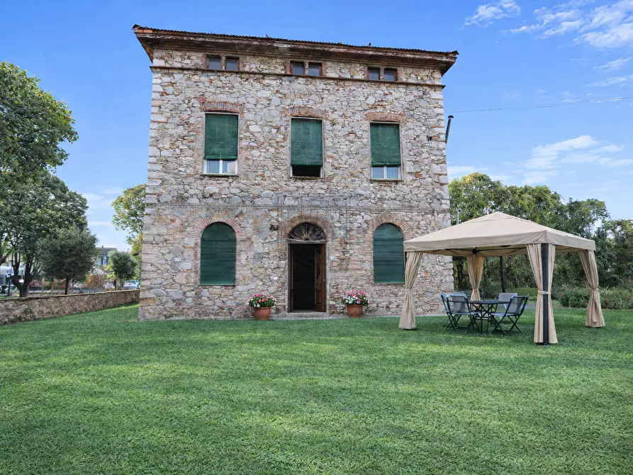 Immagine 1 di Rustico / casale in vendita  in Via di Nozzano 611 a Lucca