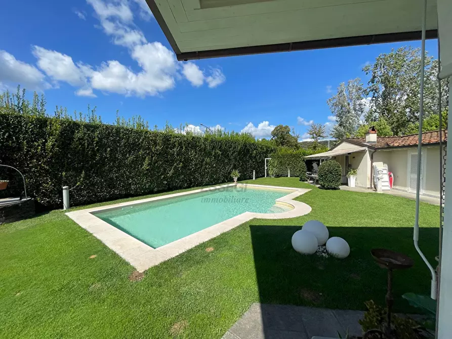 Immagine 7 di Villa in vendita  in Via di Moriano a Lucca