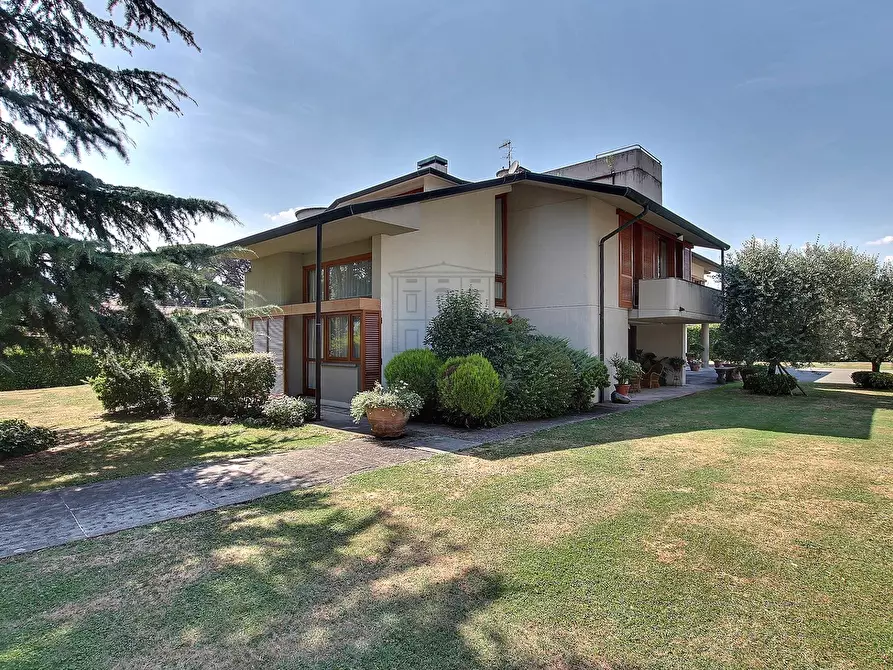 Immagine 1 di Villa in vendita  in Via Alcide De Gasperi 1 a Barga