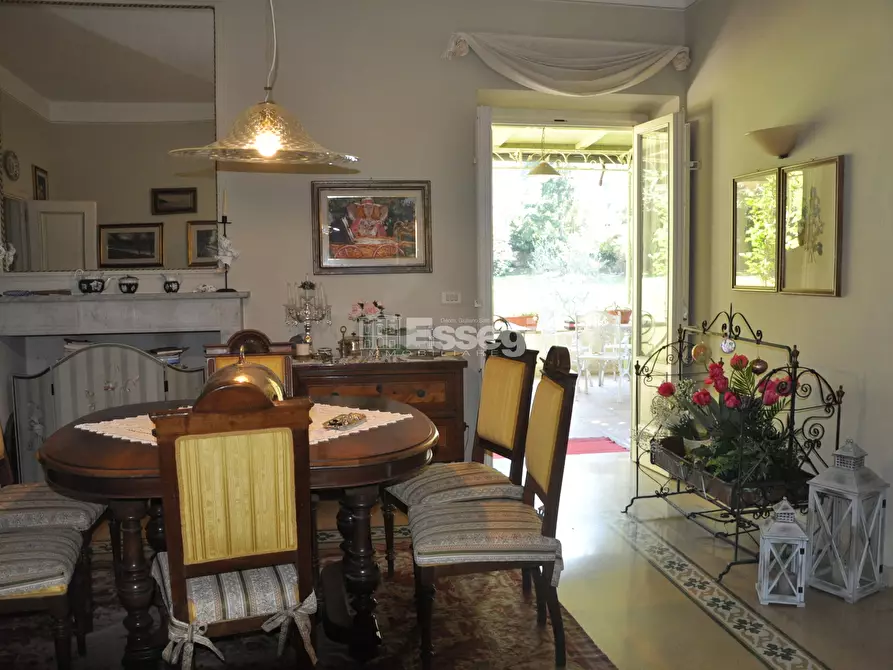 Immagine 39 di Villa in vendita  a Lucca