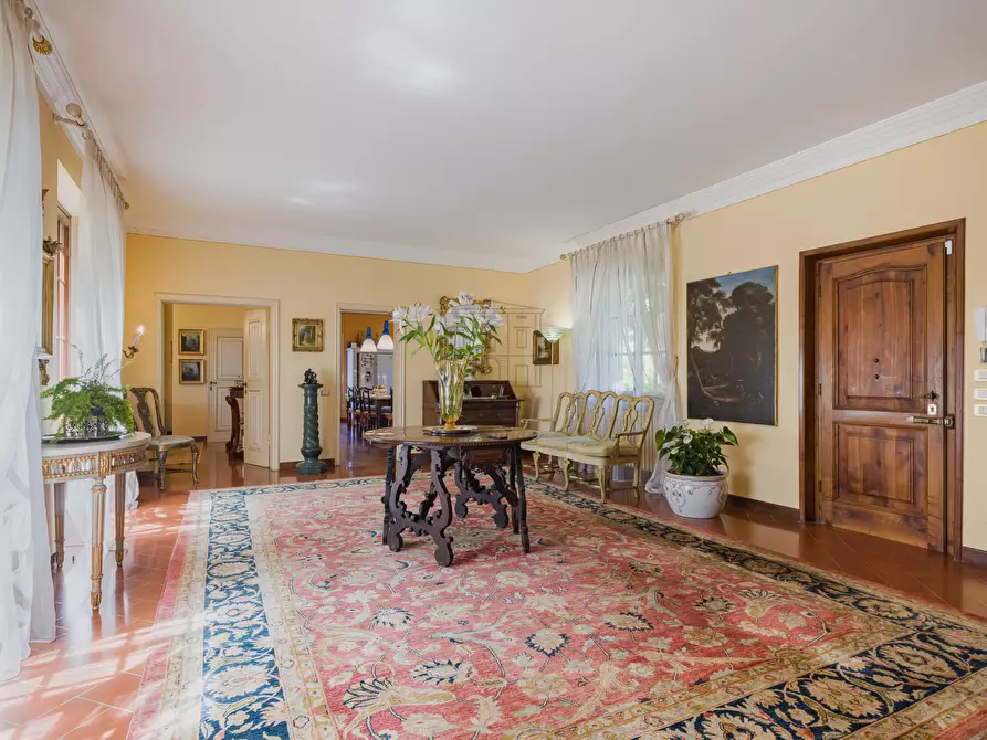 Immagine 8 di Villa in vendita  in Via di santa alessio 168 a Lucca