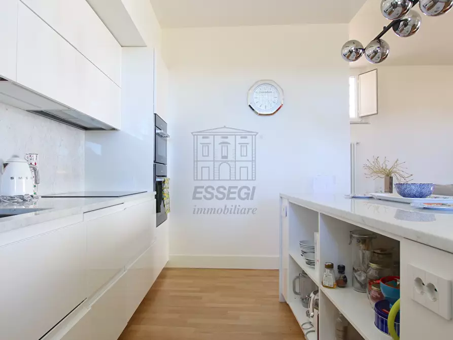 Immagine 15 di Appartamento in vendita  in Via del Portico 13 a Lucca