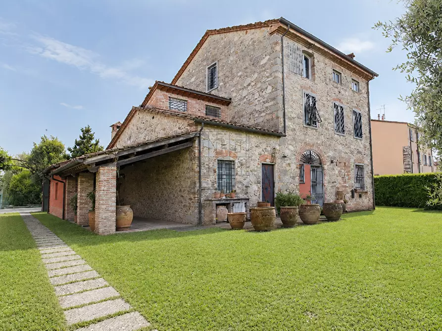 Immagine 2 di Villa in vendita  in Via Romana 914 a Lucca