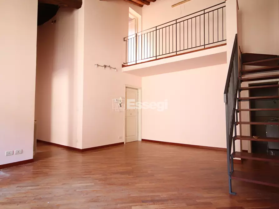 Immagine 2 di Appartamento in vendita  in Piazza Sant'Agostino 3 a Lucca