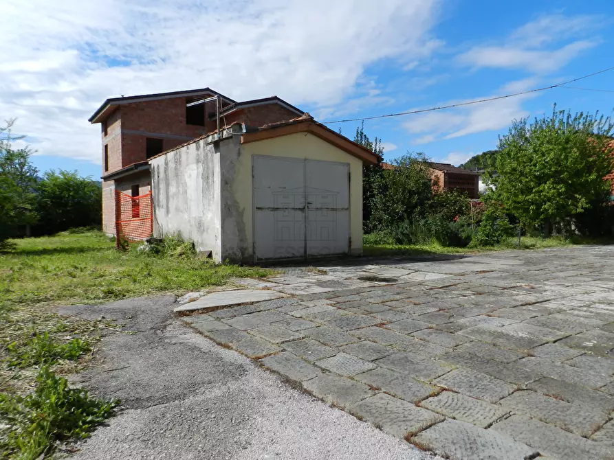 Immagine 3 di Terratetto in vendita  in Via della Chiesa XXI 145 a Lucca