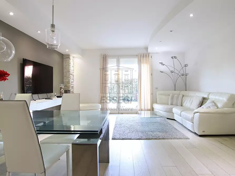 Immagine 1 di Appartamento in vendita  in Viale Luigi Cadorna 182 a Lucca
