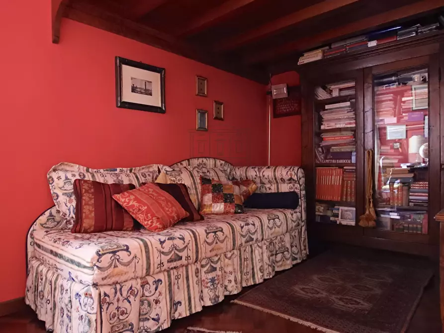 Immagine 17 di Appartamento in vendita  in VIa Fillungo a Lucca