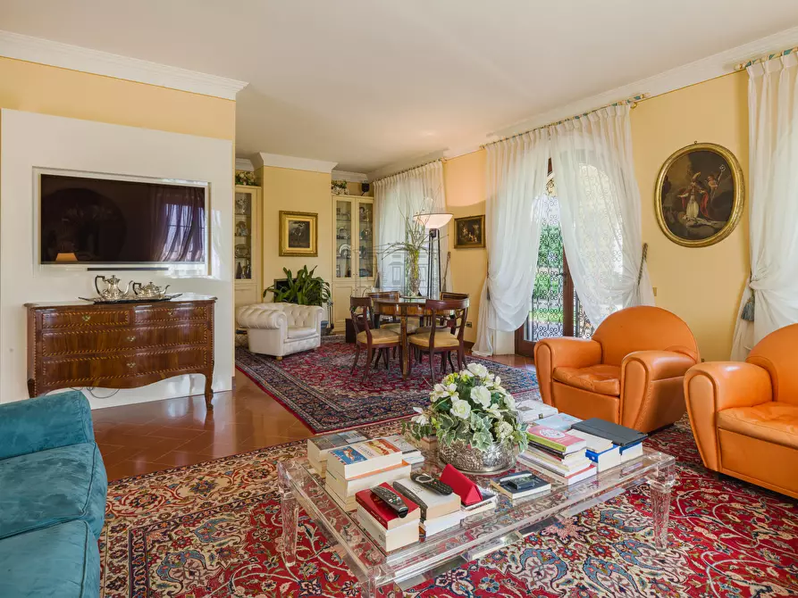 Immagine 7 di Villa in vendita  in Via di santa alessio 168 a Lucca