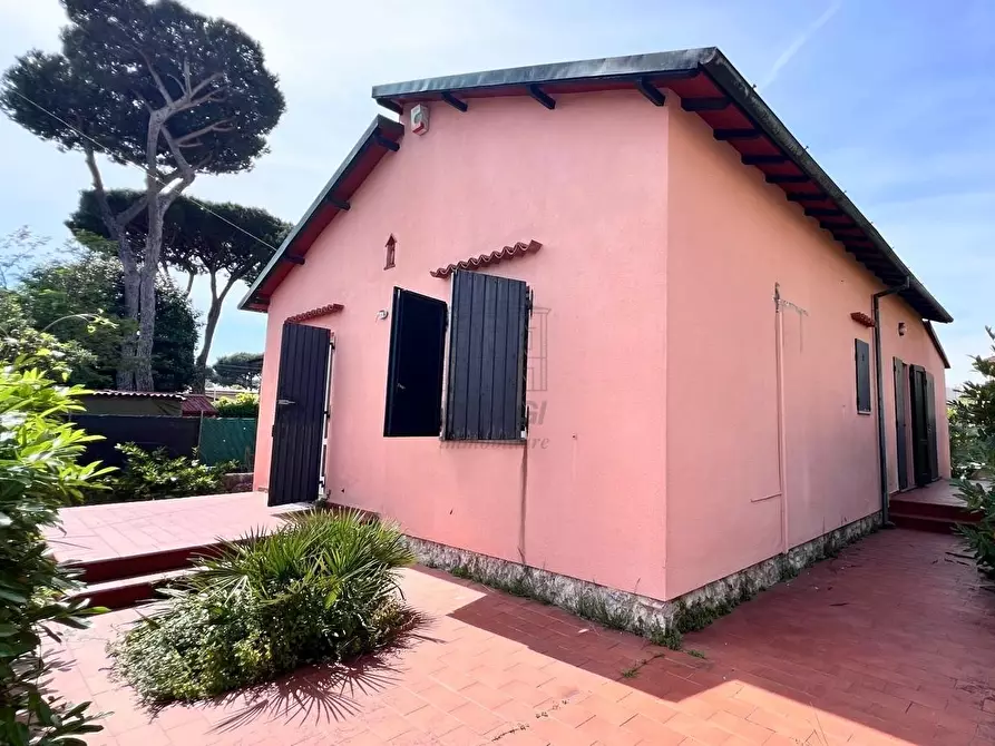 Immagine 1 di Casa indipendente in vendita  in Via del Fortino a Camaiore