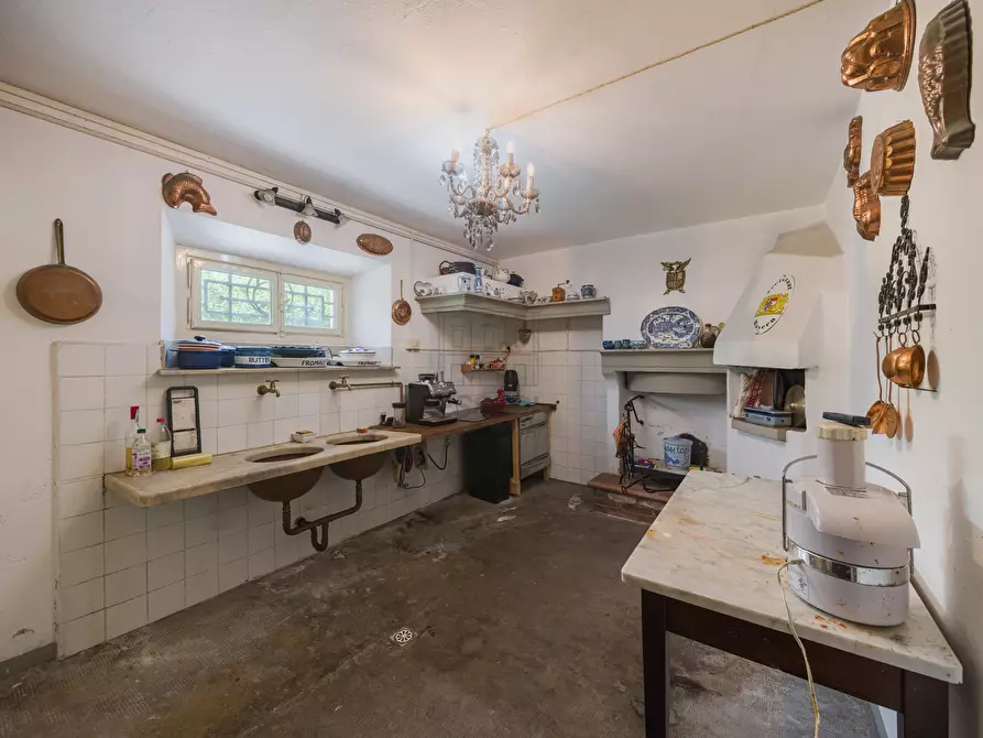 Immagine 14 di Villa in vendita  a Lucca