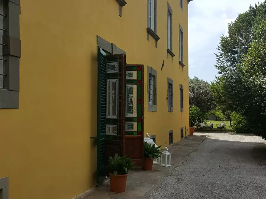 Immagine 5 di Villa in vendita  a Lucca