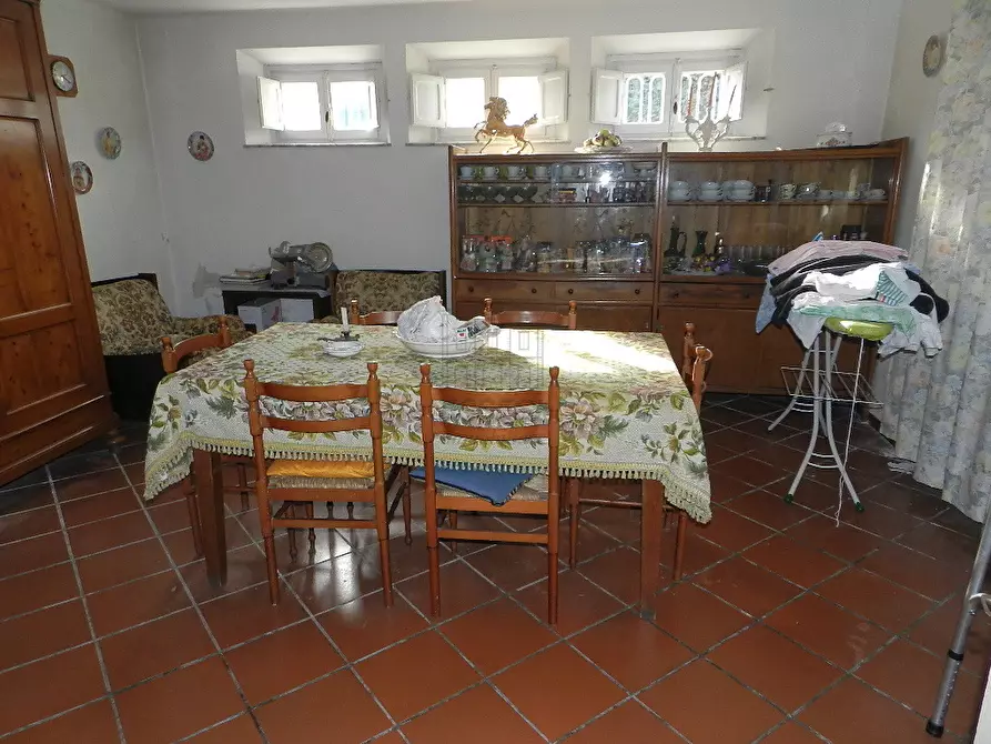 Immagine 21 di Villa in vendita  a Lucca