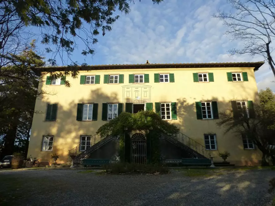 Immagine 1 di Villa in vendita  in Via del Caporale 773 a Lucca