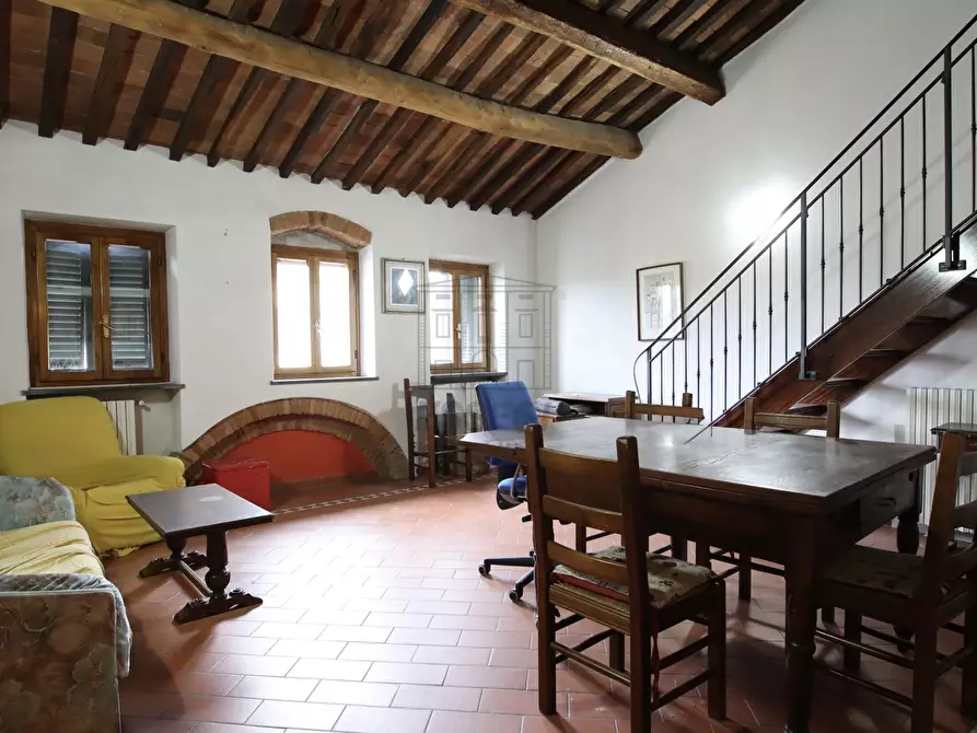 Immagine 4 di Appartamento in vendita  a Lucca