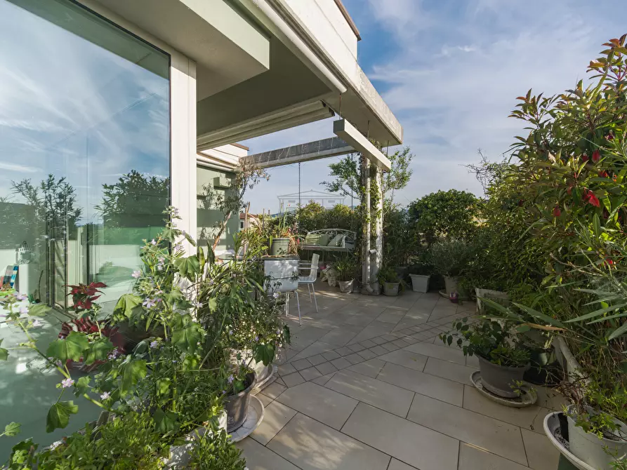 Immagine 16 di Attico in vendita  in Via delle Tagliate 114 a Lucca