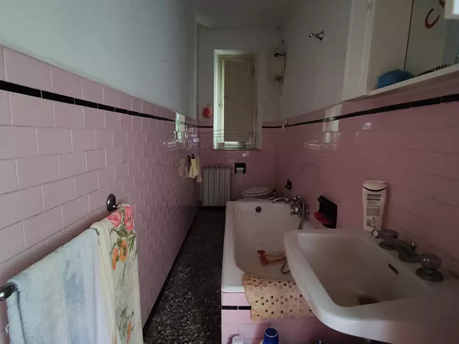 Immagine 21 di Rustico / casale in vendita  in Via Tofori a Lucca