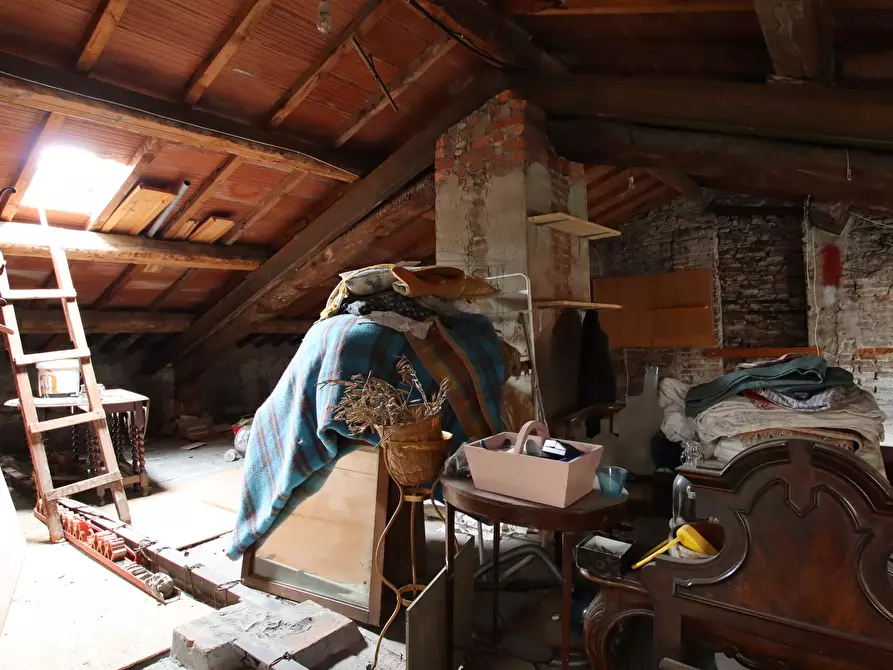 Immagine 20 di Appartamento in vendita  a Lucca