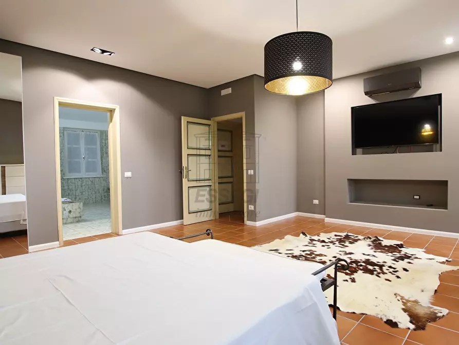 Immagine 25 di Rustico / casale in vendita  a Lucca