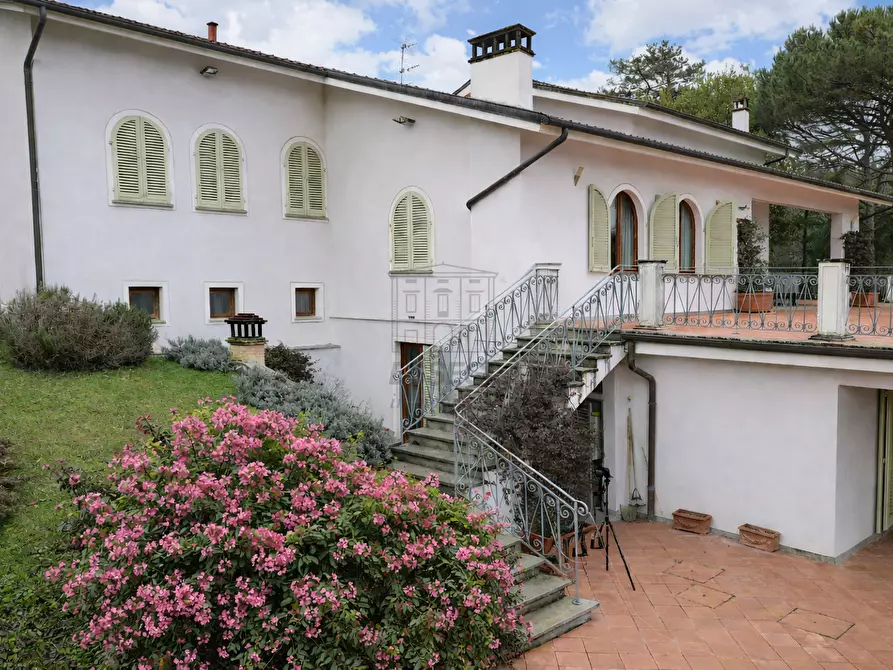 Immagine 2 di Villa in vendita  in Via dei Cotani 211 a Lucca