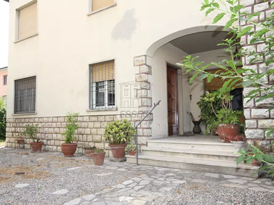 Immagine 1 di Casa bifamiliare in vendita  in Viale S. Concordio a Lucca
