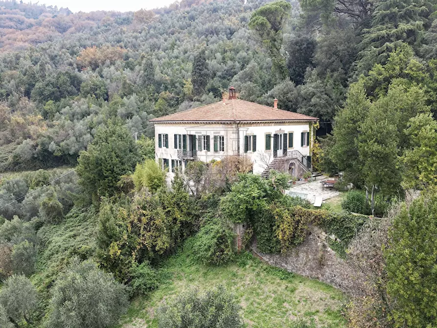 Immagine 3 di Villa in vendita  in SP1 4590 a Lucca