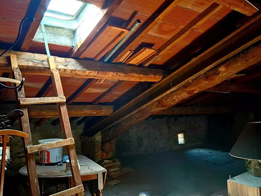 Immagine 15 di Appartamento in vendita  a Lucca