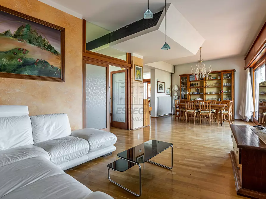 Immagine 6 di Villa in vendita  in Via dei Pellegrini a Lucca