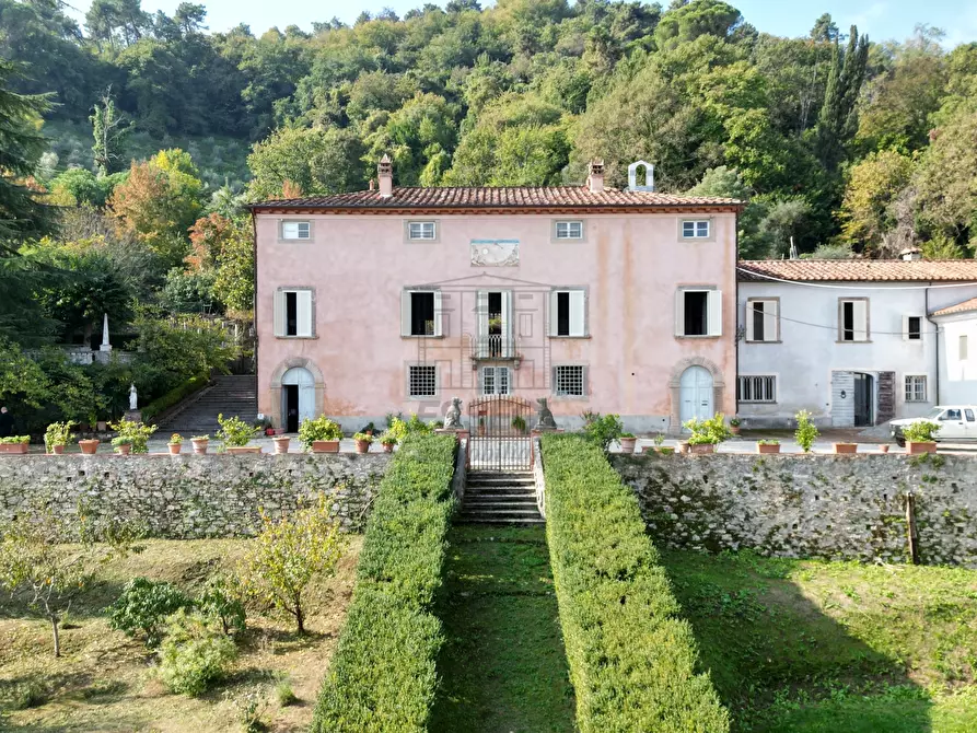 Immagine 3 di Villa in vendita  in Via del Cimitero ⅩⅩⅠⅠⅠ 676 a Lucca