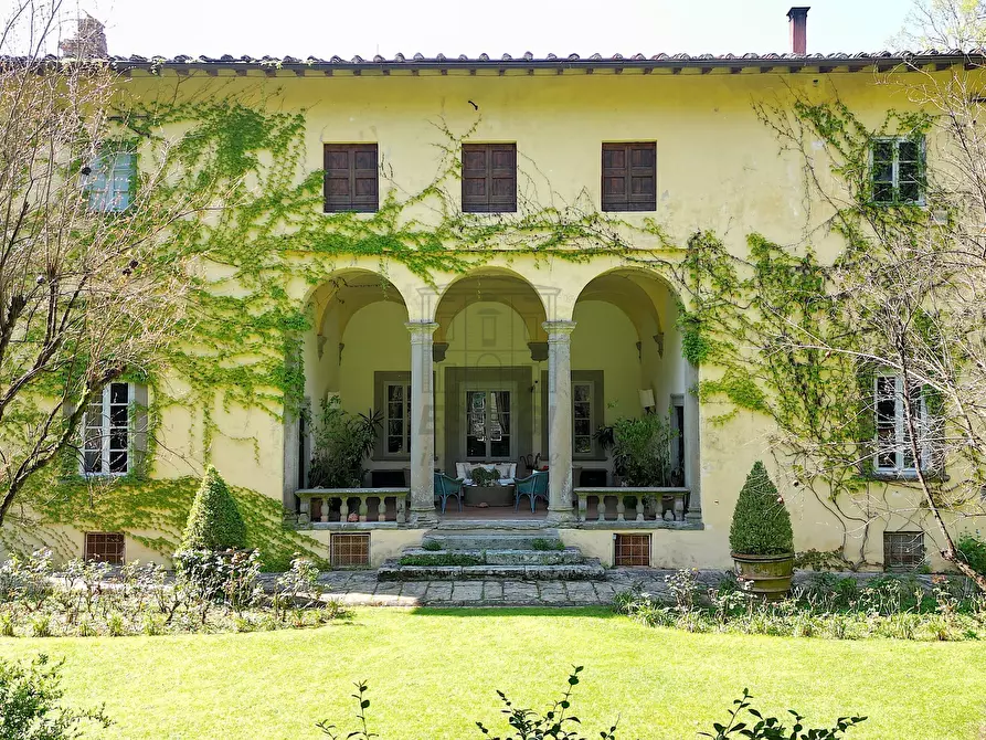 Immagine 2 di Villa in vendita  in Via di Vorno a Capannori