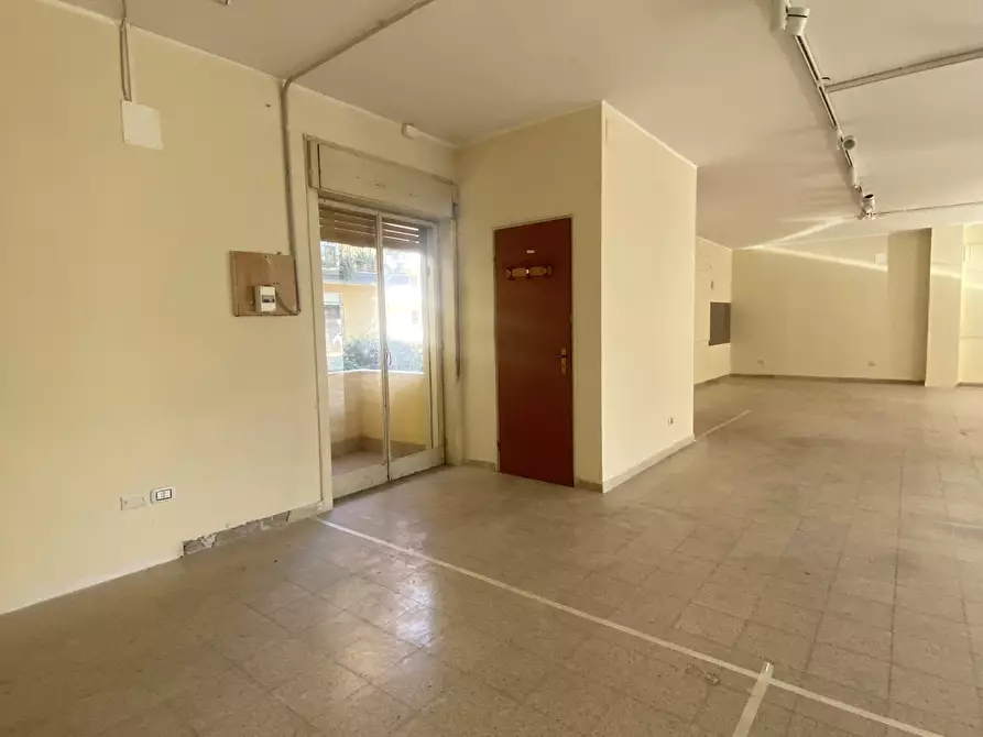 Immagine 6 di Locale commerciale in affitto  in Via Sbarre Superiori 58 a Reggio Di Calabria